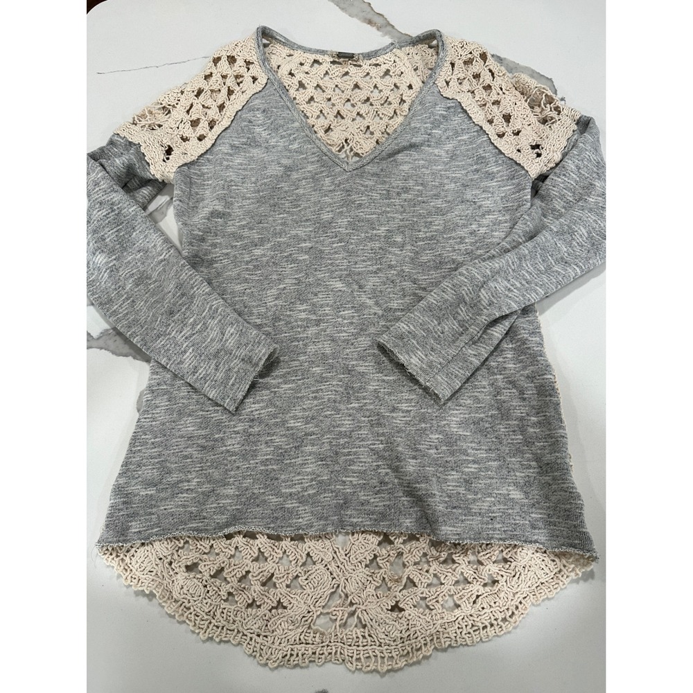 Gimmicks by‎ BKE Women Gray Crochet Back Long Sleeve Boho Top Medium
